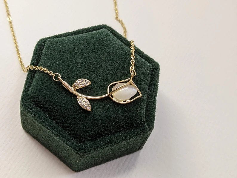 Tulip Necklace